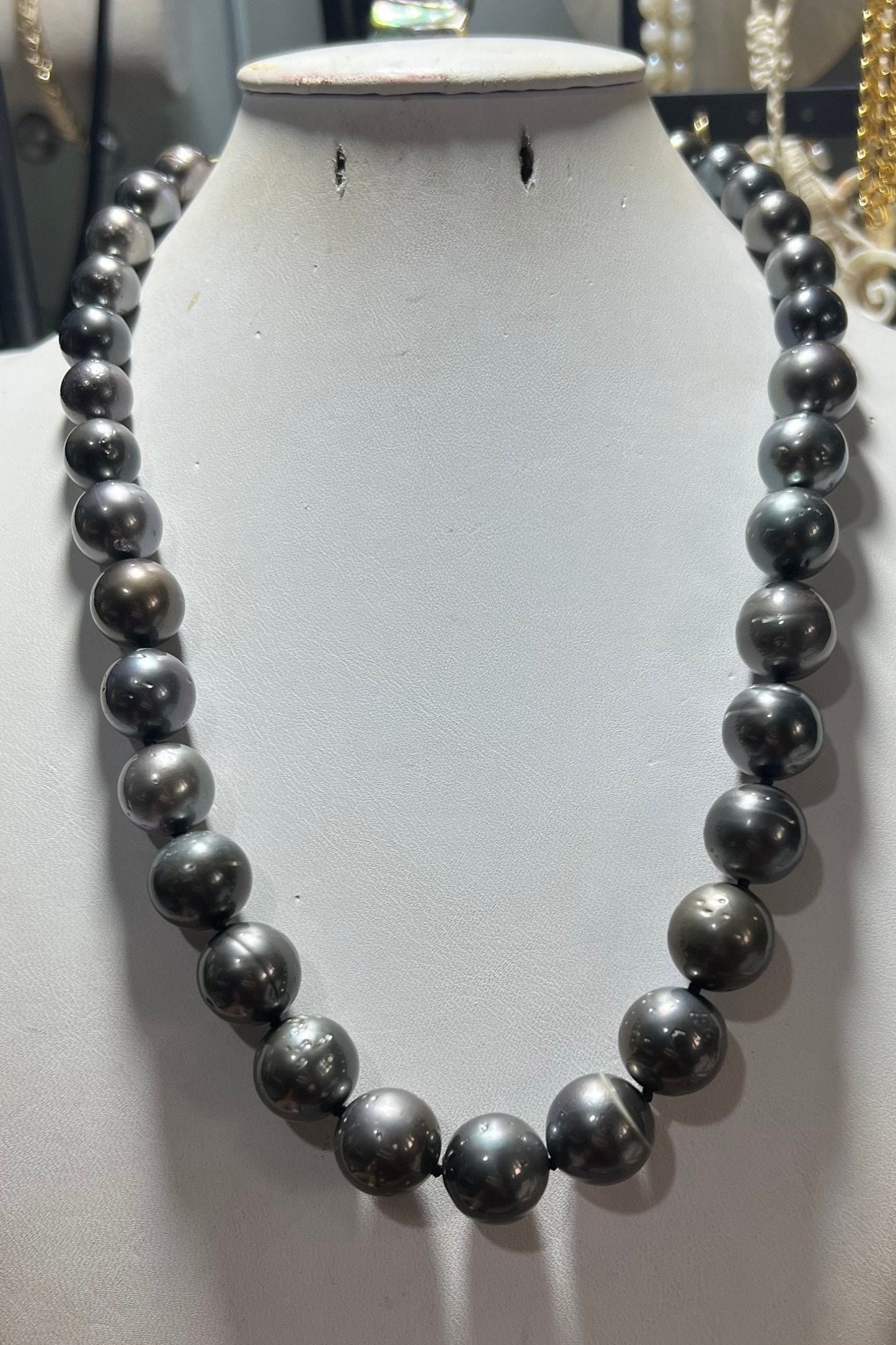 Full Tahitian pearl necklace (sale now!)