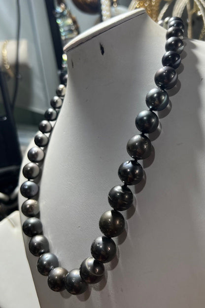 Full Tahitian pearl necklace (sale now!)