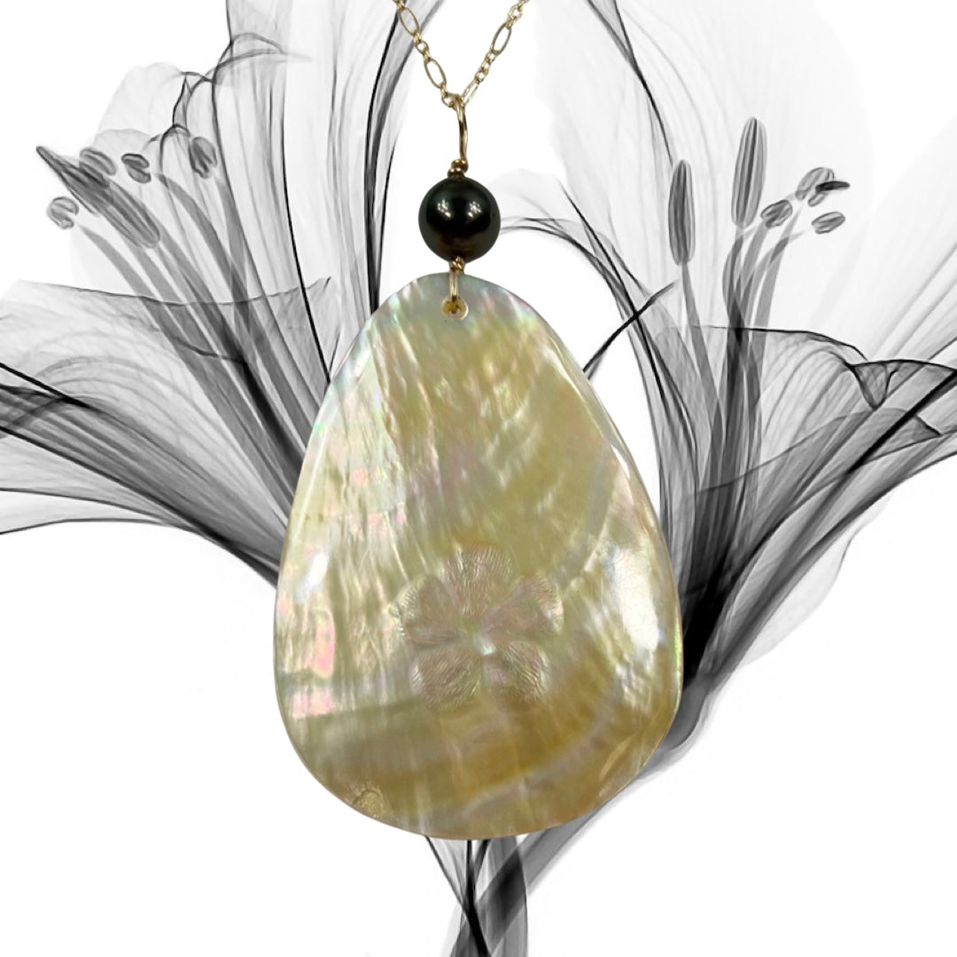 SHELL WITH PEARL PENDANTS