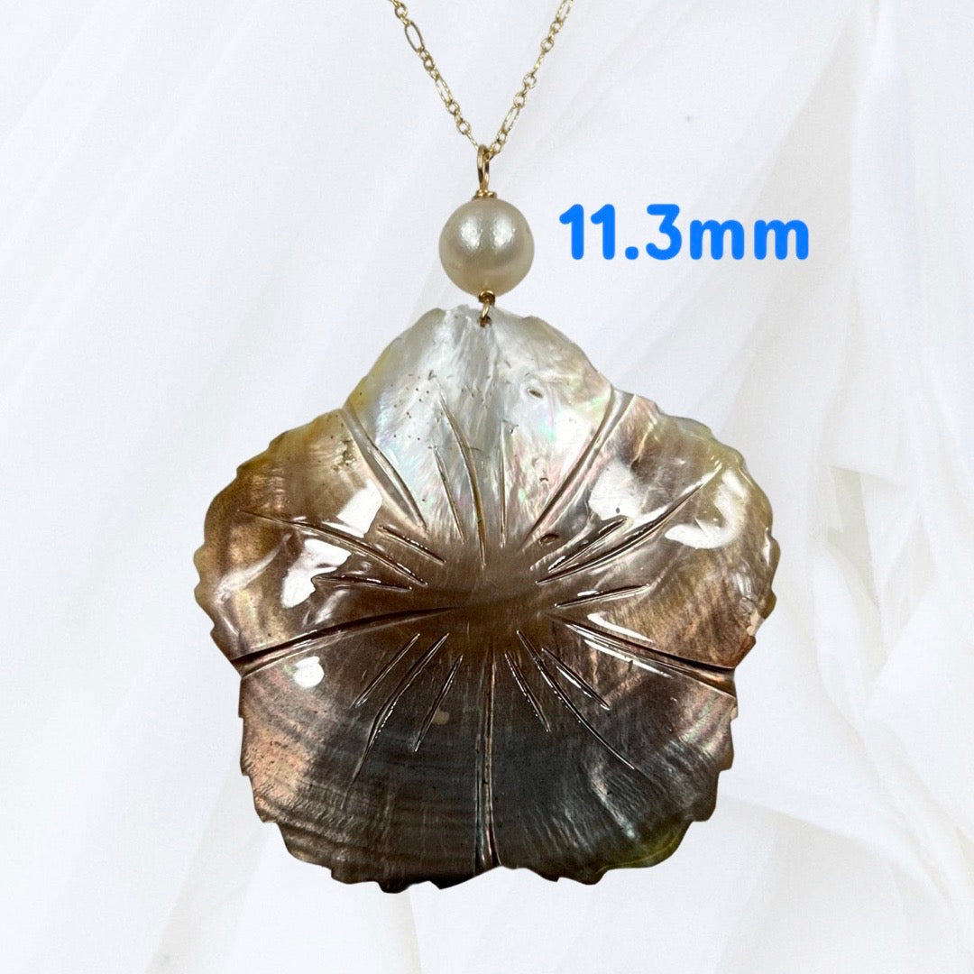 SHELL WITH PEARL PENDANTS