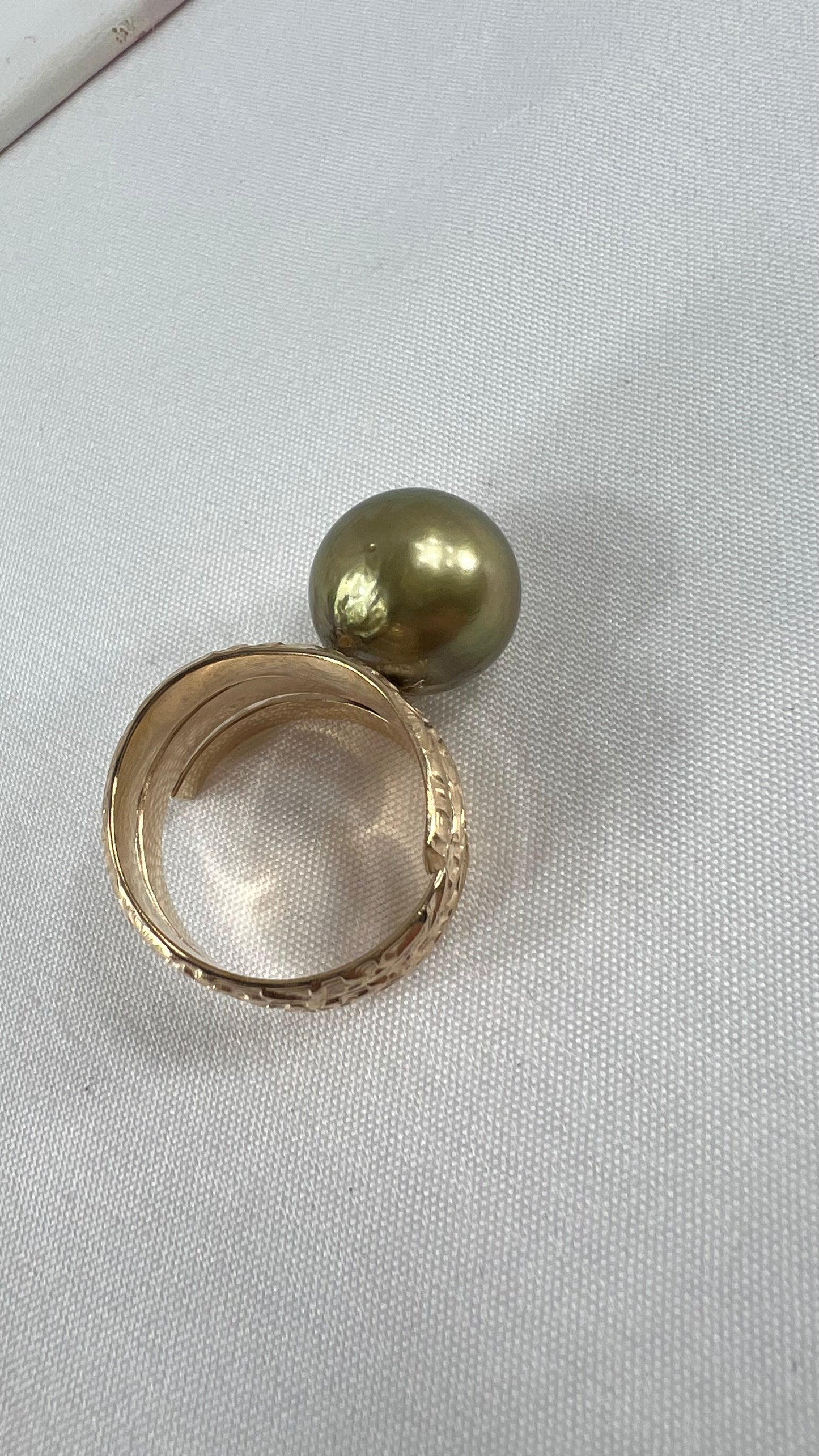 RARE PISTACHIO pearl ring