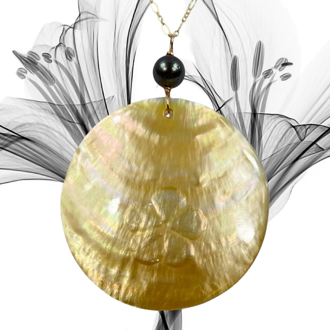 SHELL WITH PEARL PENDANTS