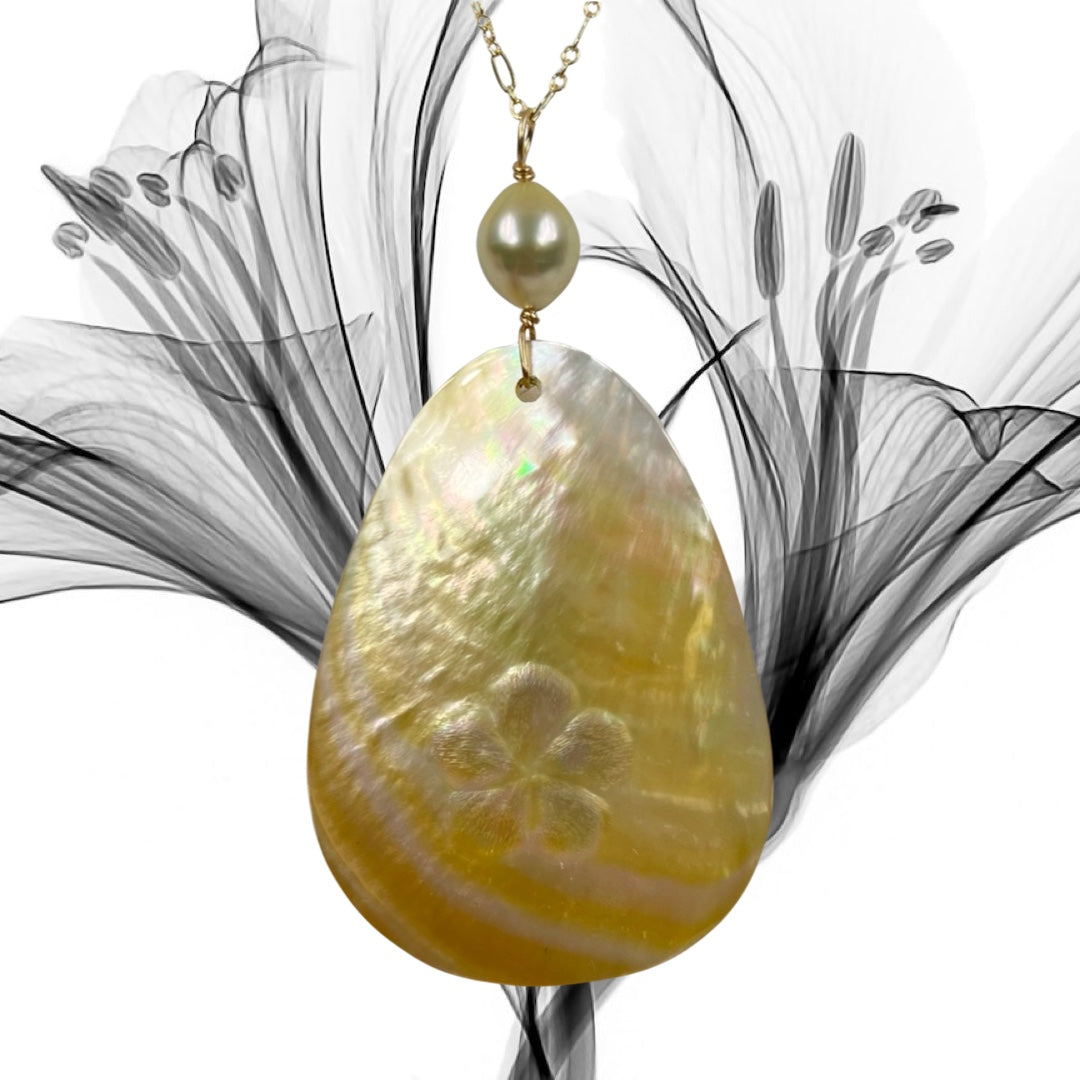 SHELL WITH PEARL PENDANTS