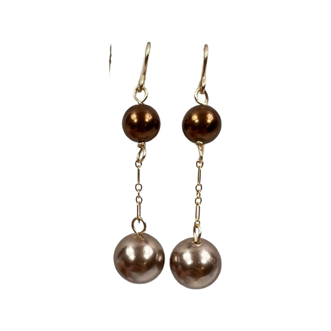 Round Shell pearl earrings